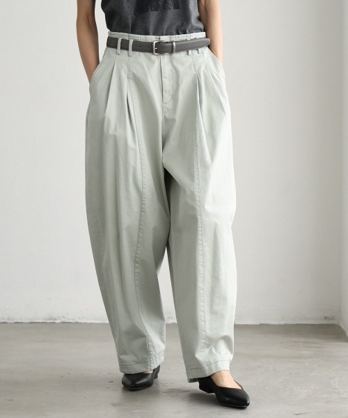 MICHEL KLEIN(ミッシェル・クラン)の「チノバレルパンツ(チノパンツ・レディース・ミント/サンドベージュ・38/40)」の4枚目の写真