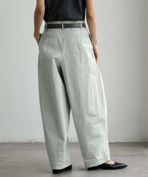 MICHEL KLEIN(ミッシェル・クラン)の「チノバレルパンツ(チノパンツ・レディース・ミント/サンドベージュ・38/40)」の6枚目の写真