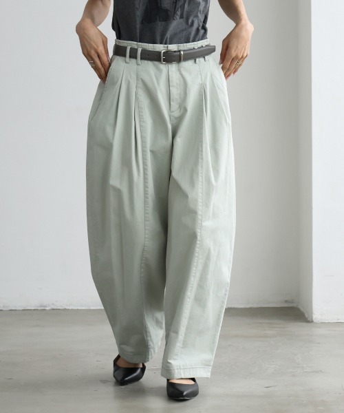 MICHEL KLEIN(ミッシェル・クラン)の「チノバレルパンツ(チノパンツ・レディース・ミント/サンドベージュ・38/40)」の3枚目の写真
