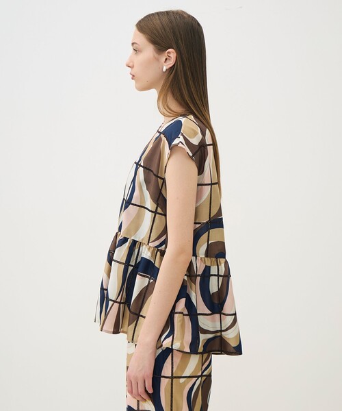 TOMORROWLAND collection（トゥモローランドコレクション）の「【WEB先行予約】アイレットウェーブプリント チュチュブラウス（シャツ/ブラウス・レディース・ベージュ系その他/グリーン系その他・36）」の5枚目の写真