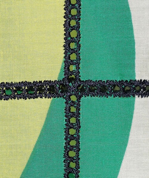 TOMORROWLAND collection（トゥモローランドコレクション）の「【WEB先行予約】アイレットウェーブプリント チュチュブラウス（シャツ/ブラウス・レディース・ベージュ系その他/グリーン系その他・36）」の12枚目の写真