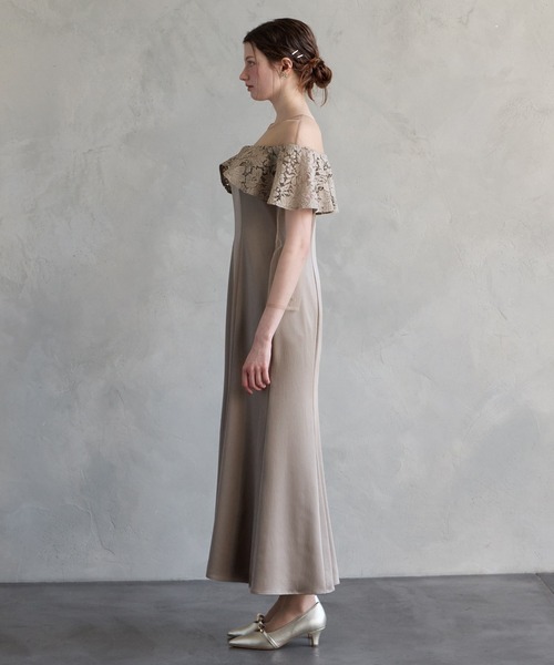 AIMER(エメ)の「オフショルダーレースラッフルサテンソフトマーメイドパーティードレス 結婚式 お呼ばれ ドレス 20代 30代(ドレス・レディース・モカ/ブラック/サックスブルー・MEDIUM)」の13枚目の写真