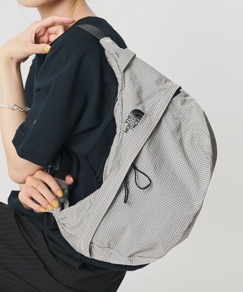 THE NORTH FACE(ザノースフェイス)の「<THE NORTH FACE>メノウウォーカー ショルダーバッグ(ショルダーバッグ・レディース・パープル/ライトグレー・FREE)」の2枚目の写真