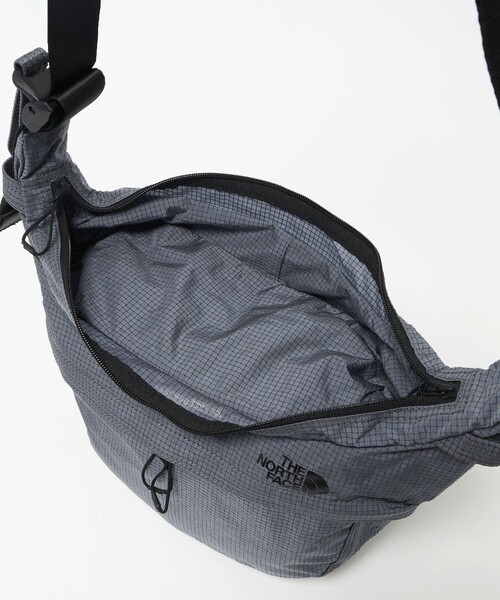 THE NORTH FACE(ザノースフェイス)の「<THE NORTH FACE>メノウウォーカー ショルダーバッグ(ショルダーバッグ・レディース・パープル/ライトグレー・FREE)」の15枚目の写真