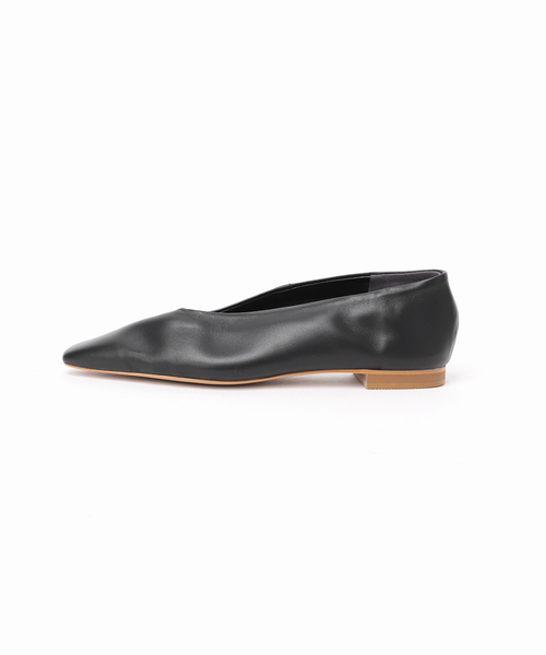 Spick & Span（スピックアンドスパン）の「《WEB限定サイズあり / 追加》Spick & Span ポインテッドフラット（その他シューズ・レディース・ブラック/ベージュ・38/37/36/35）」の6枚目の写真