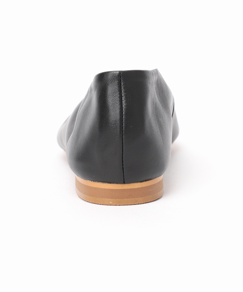 Spick & Span（スピックアンドスパン）の「《WEB限定サイズあり / 追加》Spick & Span ポインテッドフラット（その他シューズ・レディース・ブラック/ベージュ・38/37/36/35）」の7枚目の写真