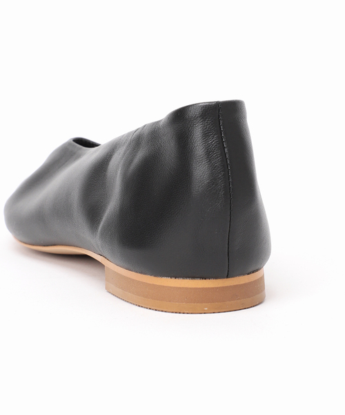 Spick & Span（スピックアンドスパン）の「《WEB限定サイズあり / 追加》Spick & Span ポインテッドフラット（その他シューズ・レディース・ブラック/ベージュ・38/37/36/35）」の9枚目の写真