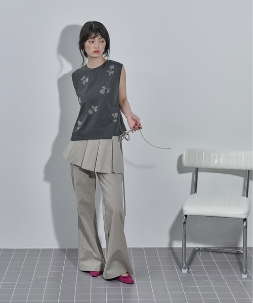 THE YOn(ザヨン)の「フラワービーズ刺繍ノースリT(Tシャツ/カットソー・レディース・チャコールグレー/アイボリー・FREE)」の14枚目の写真