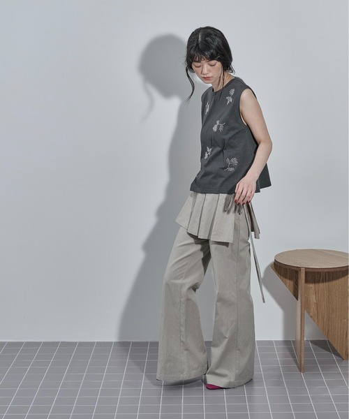 THE YOn(ザヨン)の「フラワービーズ刺繍ノースリT(Tシャツ/カットソー・レディース・チャコールグレー/アイボリー・FREE)」の16枚目の写真