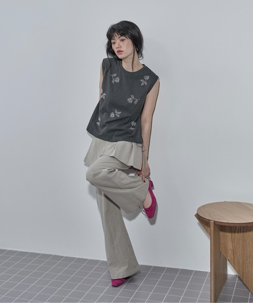 THE YOn(ザヨン)の「フラワービーズ刺繍ノースリT(Tシャツ/カットソー・レディース・チャコールグレー/アイボリー・FREE)」の17枚目の写真