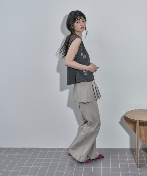 THE YOn(ザヨン)の「フラワービーズ刺繍ノースリT(Tシャツ/カットソー・レディース・チャコールグレー/アイボリー・FREE)」の18枚目の写真