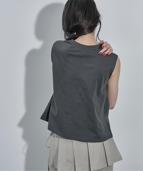 THE YOn(ザヨン)の「フラワービーズ刺繍ノースリT(Tシャツ/カットソー・レディース・チャコールグレー/アイボリー・FREE)」の11枚目の写真