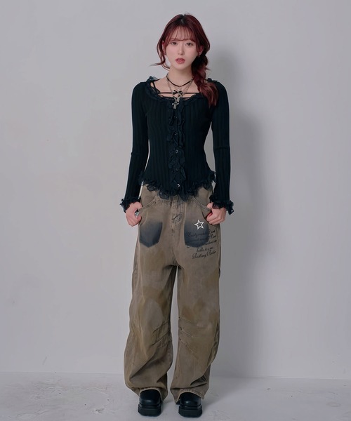 Diable baiser(ディアブルベーゼ)の「プリント入りブラウン加工バレルデニムパンツ(デニムパンツ・レディース・ブラウン・LL/LARGE/MEDIUM)」の2枚目の写真