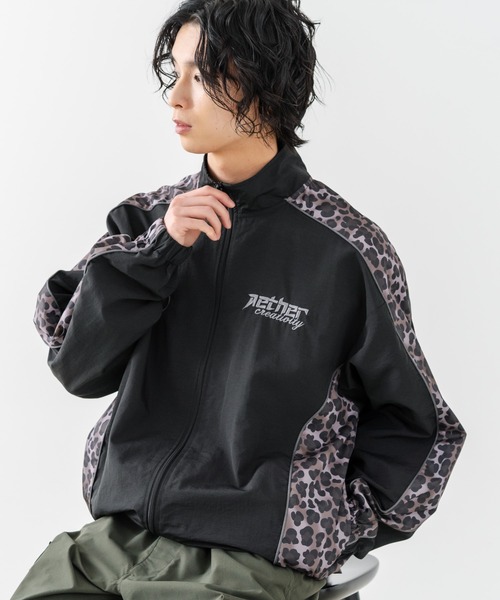 brknhome(ブロークンホーム)の「【BRKNHOME/ブロークンホーム】【身幅ゆったり ストレスフリーな着心地】袖総柄ライン 切り替え ナイロンジャケット ノームコア オーバーサイズ スタンドネック ビッグシルエット メンズライク ストリート ユニセックス(ナイロンジャケット・メンズ・ブラック/グレー・LARGE/MEDIUM)」の10枚目の写真