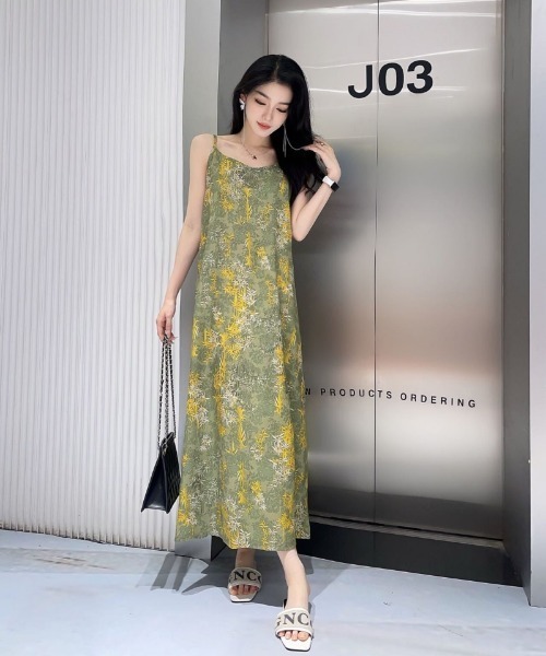 Ritzy(リッツィー)の「花柄 ロング丈 キャミソールワンピース(ワンピース・レディース・ネイビー/グリーン/ホワイト/ブラック・FREE)」の4枚目の写真