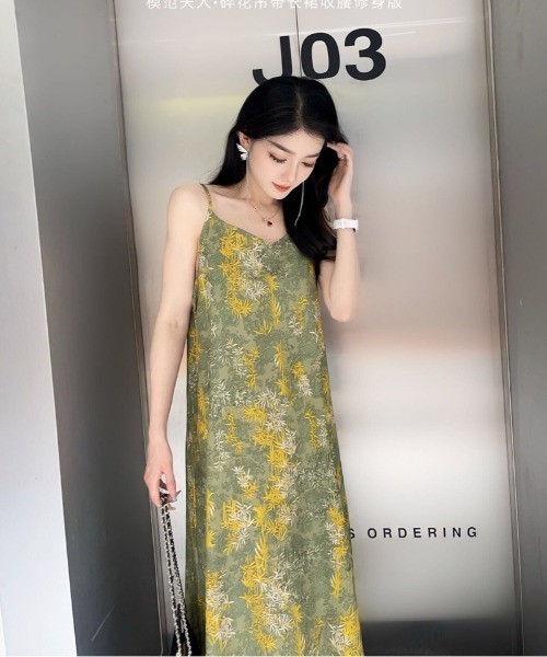 Ritzy(リッツィー)の「花柄 ロング丈 キャミソールワンピース(ワンピース・レディース・ネイビー/グリーン/ホワイト/ブラック・FREE)」の21枚目の写真