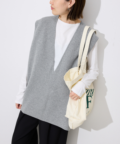 SLOBE IENA（スローブイエナ）の「《WEB限定/追加》ダブルフェイスコットンニットベスト（ベスト・レディース・ブラック/チャコールグレー・FREE）」の11枚目の写真