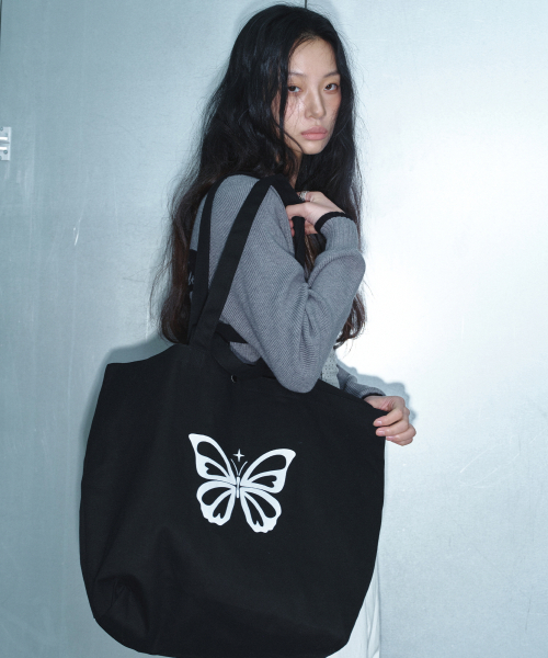 NICK&NICOLE(ニックアンドニコール)の「BUTTERFLY GRAPHIC CANVAS BAG_BLACK(エコバッグ/サブバッグ・レディース・その他・FREE)」の2枚目の写真