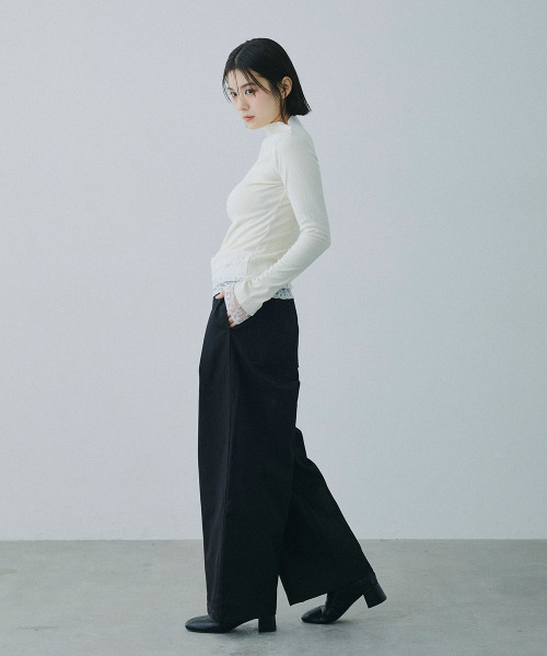 Mirette(ミレット)の「レースレイヤード風ハイネックカットトップス / Lace Layered High Neck Cut Top(Tシャツ/カットソー・レディース・ナチュラル・FREE)」の4枚目の写真