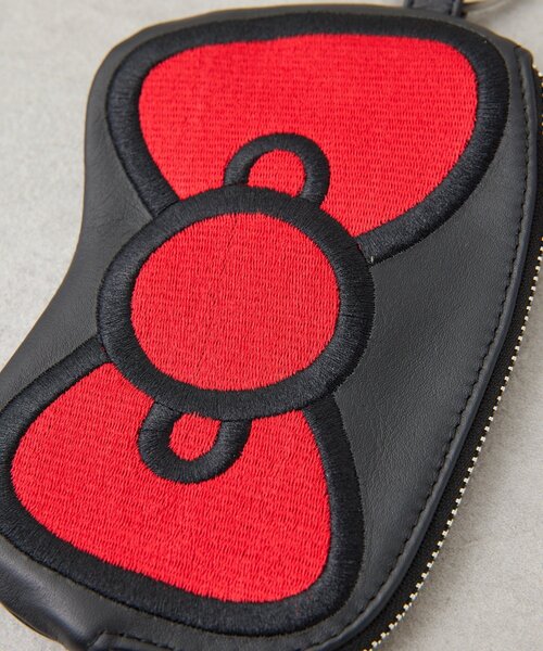 ear PAPILLONNER（イアパピヨネ）の「【HELLO KITTY（ハローキティ）×ear】コラボレザーケース《本革》（ポーチ・レディース・レッド/ブラック・FREE）」の4枚目の写真