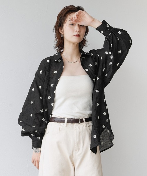 Yeoun(ヨウン)の「花柄刺繍ビッグシアーシャツ(シャツ/ブラウス・レディース・ブラック/オフホワイト・FREE)」の7枚目の写真