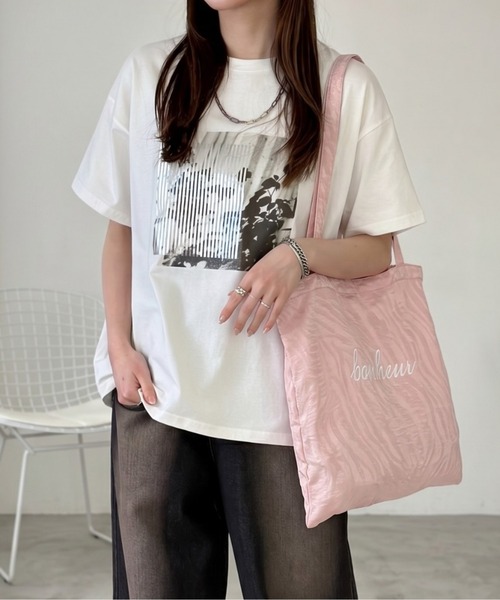 Per sist ence(パーシエンス)の「サテンロゴ刺繍トートバッグ(トートバッグ・レディース・グリーン/ピンク/ベージュ/ブラック/グレー・ONE SIZE)」の5枚目の写真