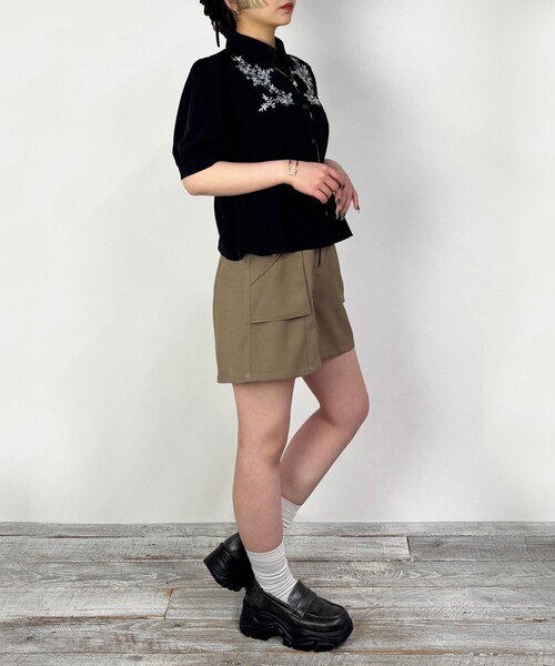 NICOLE CLUB(ニコル クラブ)の「センター切り替えショートパンツ(その他パンツ・レディース・ブラック/チャコールグレー・M)」の4枚目の写真