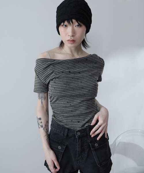 Ulysses(ユリシス)の「星×ボーダーオフショルカットソー(Tシャツ/カットソー・レディース・ダークグレー/グレー・F)」の1枚目の写真