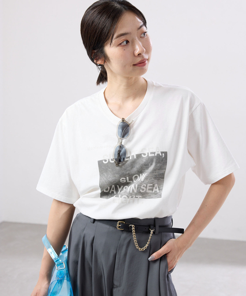 IENA（イエナ）の「コットンフォトプリント ロゴTシャツ（Tシャツ/カットソー・レディース・サックスブルー/グレー・FREE）」の6枚目の写真
