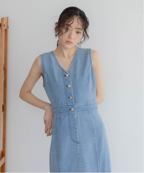 RANDA(ランダ)の「Vネックデニムマーメイドワンピース(ワンピース・レディース・グレー/ブルー・1/0)」の4枚目の写真