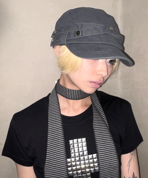 Never mind the XU(ネバーマインドザエックスユー)の「【Never mind the XU】double belt strap cap / 【ネバーマインド ザ エックスユー】ダブルベルトストラップワークキャップ<着用動画あり>(キャップ・メンズ・チャコール/ブラック・ONE SIZE)」の2枚目の写真