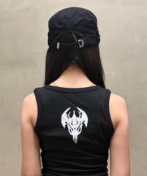 Never mind the XU(ネバーマインドザエックスユー)の「【Never mind the XU】double belt strap cap / 【ネバーマインド ザ エックスユー】ダブルベルトストラップワークキャップ<着用動画あり>(キャップ・メンズ・チャコール/ブラック・ONE SIZE)」の6枚目の写真