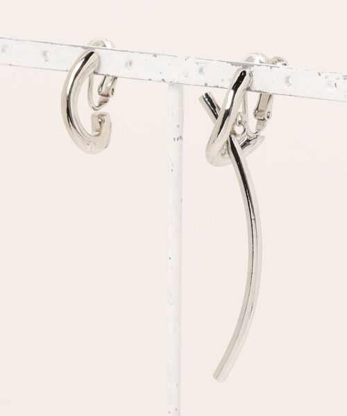 Scrap Book(スクラップブック)の「【Sea’ds mara】Asymmetry swing earring(イヤリング・レディース・シルバー/ゴールド・FREE)」の1枚目の写真