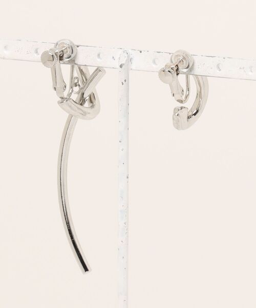 Scrap Book(スクラップブック)の「【Sea’ds mara】Asymmetry swing earring(イヤリング・レディース・シルバー/ゴールド・FREE)」の3枚目の写真