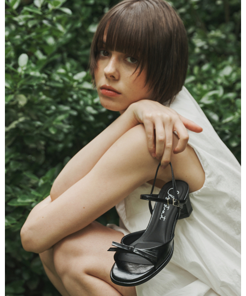 ELIZABETH STUART(エリザベスステュアート)の「リボンストラップサンダル EBAL157345(サンダル・レディース・ブラック/アイボリー・35/36/37/38/39/40)」の7枚目の写真