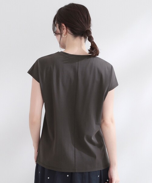OPAQUE.CLIP(オペークドットクリップ)の「ロゴフレンチスリーブカットソー【洗濯機OK】(Tシャツ/カットソー・レディース・チャコールグレー/ホワイト/ブラウン系・00)」の7枚目の写真