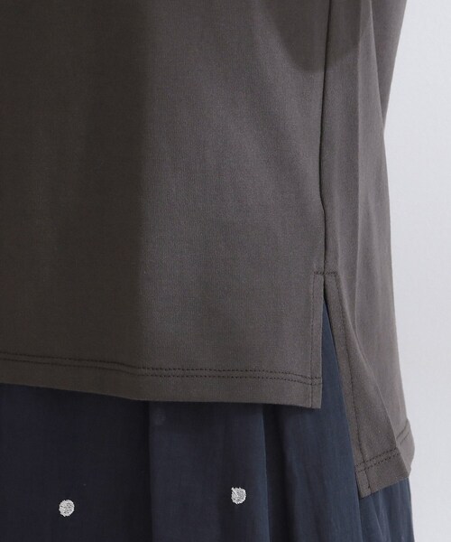 OPAQUE.CLIP(オペークドットクリップ)の「ロゴフレンチスリーブカットソー【洗濯機OK】(Tシャツ/カットソー・レディース・チャコールグレー/ホワイト/ブラウン系・00)」の4枚目の写真