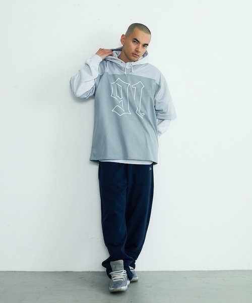 XLARGE(エクストララージ)の「【一部WEB限定】CURSIVE WIDE SWEAT PANTS(スウェットパンツ・メンズ・ブラック/アッシュ/ネイビー/グリーン・S/M/L/XL)」の11枚目の写真