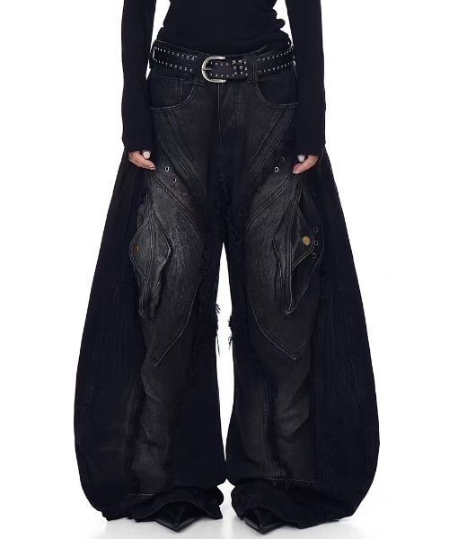 ARULE(アルール)の「A'GEM/9 × .kom 『ARULE/アルール』ヴィンテージ フリンジ加工 デニムパンツ(カーゴパンツ・メンズ・ブラック・M/L)」の2枚目の写真