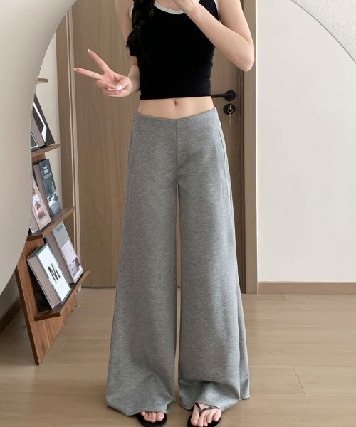 Mela(メラ)の「ストレッチスウェット ワイドフレアパンツ(スウェットパンツ・レディース・ブラック/ネイビー/グレー・L/M/S)」の2枚目の写真