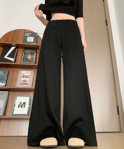 Mela(メラ)の「ストレッチスウェット ワイドフレアパンツ(スウェットパンツ・レディース・ブラック/ネイビー/グレー・L/M/S)」の12枚目の写真