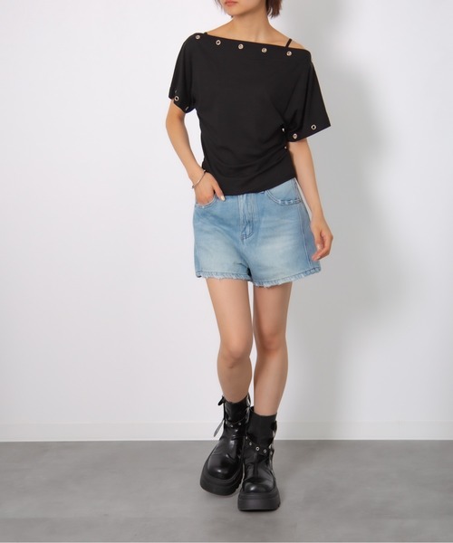MEMECLE(メメクル)の「【 MEMECLE / メメクル 】アイレット ワンショルダー半袖トップス(Tシャツ/カットソー・レディース・ブラック/ホワイト/グレー・FREE)」の4枚目の写真
