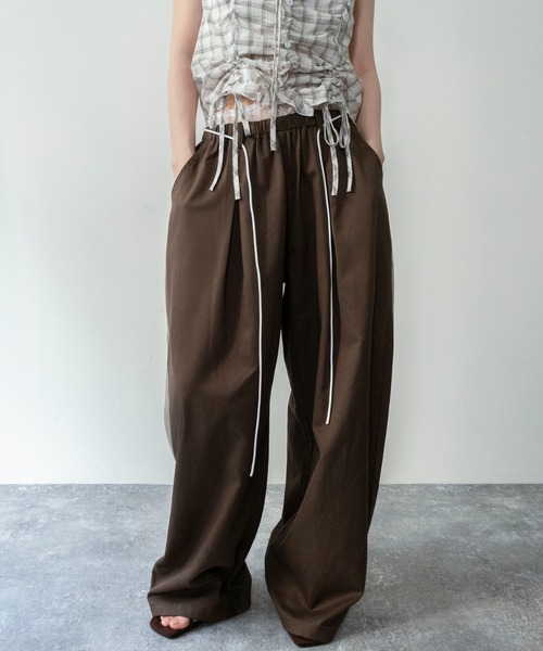 on:nue（オンニュ）の「【on:nue】[3色展開/2サイズ展開] ウエストレースレイヤードイージーパンツ /2026 SS COLLECTION（その他パンツ・レディース・ブラウン/ベージュ/ホワイト・SMALL/MEDIUM）」の4枚目の写真