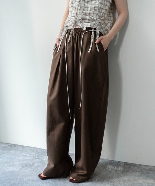on:nue（オンニュ）の「【on:nue】[3色展開/2サイズ展開] ウエストレースレイヤードイージーパンツ /2026 SS COLLECTION（その他パンツ・レディース・ブラウン/ベージュ/ホワイト・SMALL/MEDIUM）」の8枚目の写真