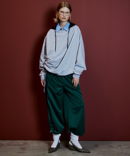 MAISON SPECIAL(メゾンスペシャル)の「【2026Autumn PRE-ORDER】2WAY Off-Shoulder Sweatshirt/2WAYオフショルスウェット(スウェット・レディース・グレー/カーキ/ブラック・FREE)」の7枚目の写真