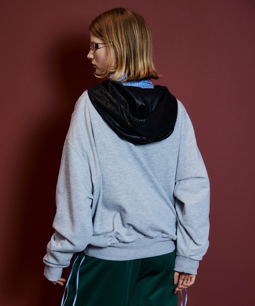 MAISON SPECIAL(メゾンスペシャル)の「【2026Autumn PRE-ORDER】2WAY Off-Shoulder Sweatshirt/2WAYオフショルスウェット(スウェット・レディース・グレー/カーキ/ブラック・FREE)」の5枚目の写真