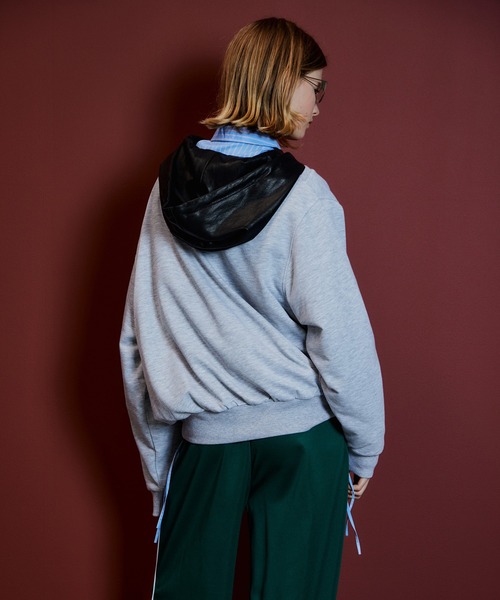 MAISON SPECIAL(メゾンスペシャル)の「【2026Autumn PRE-ORDER】2WAY Off-Shoulder Sweatshirt/2WAYオフショルスウェット(スウェット・レディース・グレー/カーキ/ブラック・FREE)」の6枚目の写真
