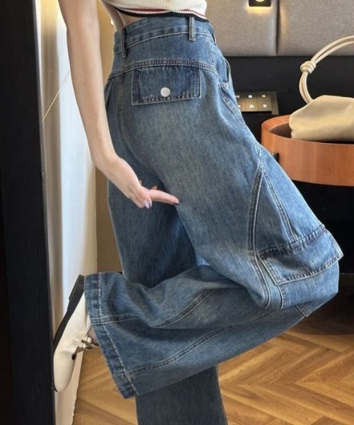 LUCPY(ラクピー)の「カーゴポケットワイドデニムパンツ(デニムパンツ・レディース・ブルー・X-LARGE/LARGE/MEDIUM/SMALL)」の4枚目の写真