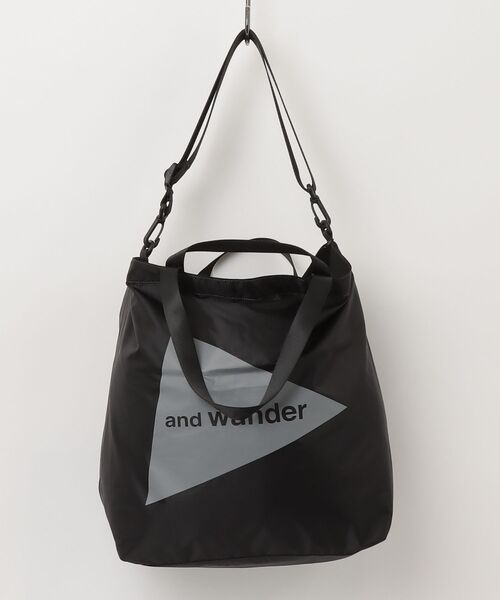 and wander(アンドワンダー)の「and wander/アンドワンダー CRISPY RIP LOGO TOTE BAG トート(トートバッグ・メンズ・カーキ/ブラック・F)」の2枚目の写真