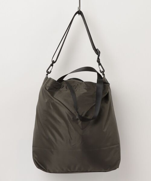 and wander(アンドワンダー)の「and wander/アンドワンダー CRISPY RIP LOGO TOTE BAG トート(トートバッグ・メンズ・カーキ/ブラック・F)」の3枚目の写真